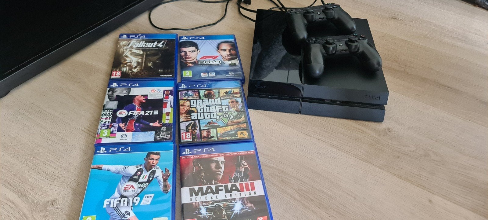 PS4 met 2 controllers en 6 games, Spelcomputers en Games, Spelcomputers | Sony PlayStation 4, Ophalen