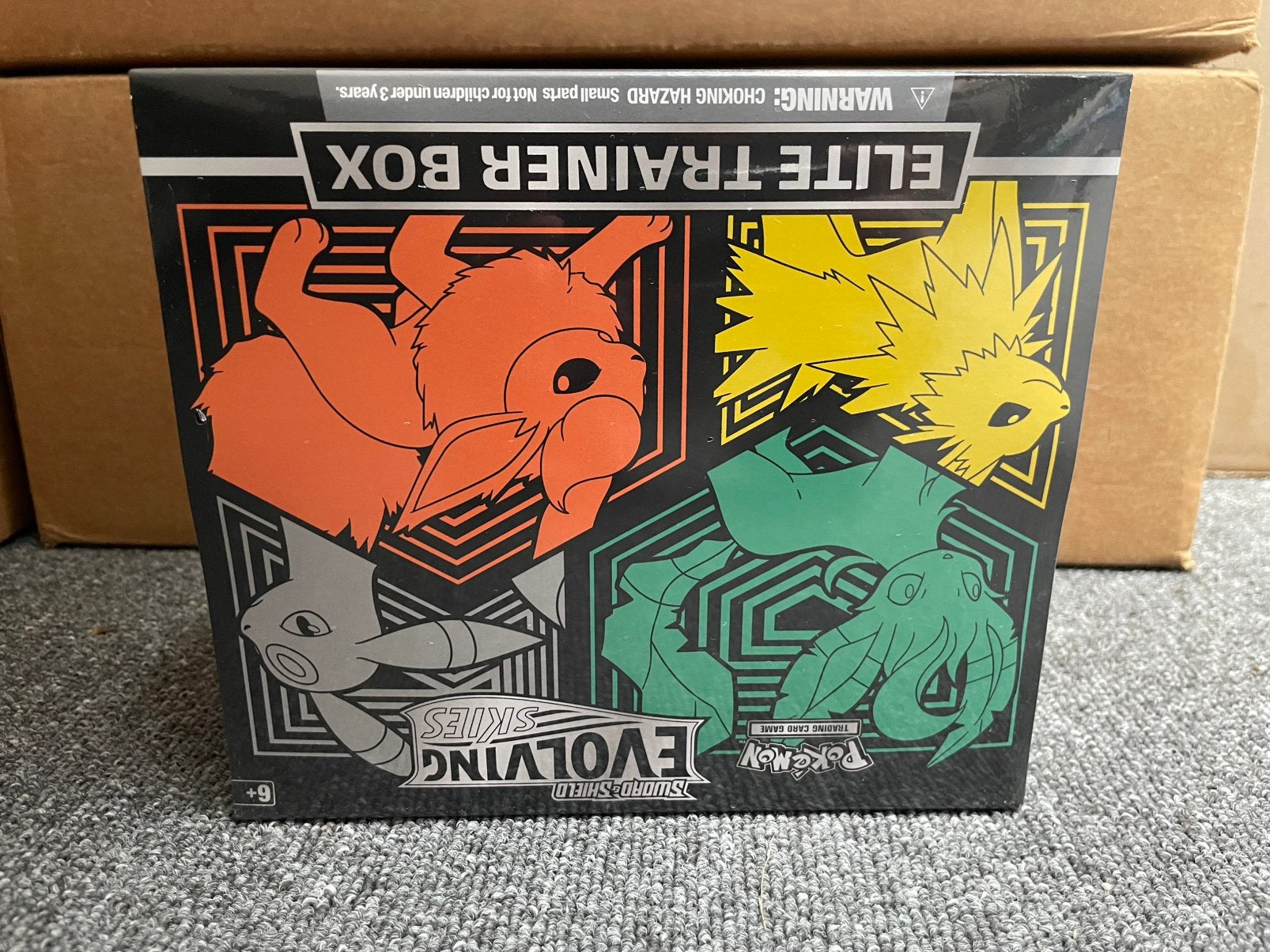 Evolving Skies ETB - ERROR Cardboard upside down, Ophalen, Zo goed als nieuw