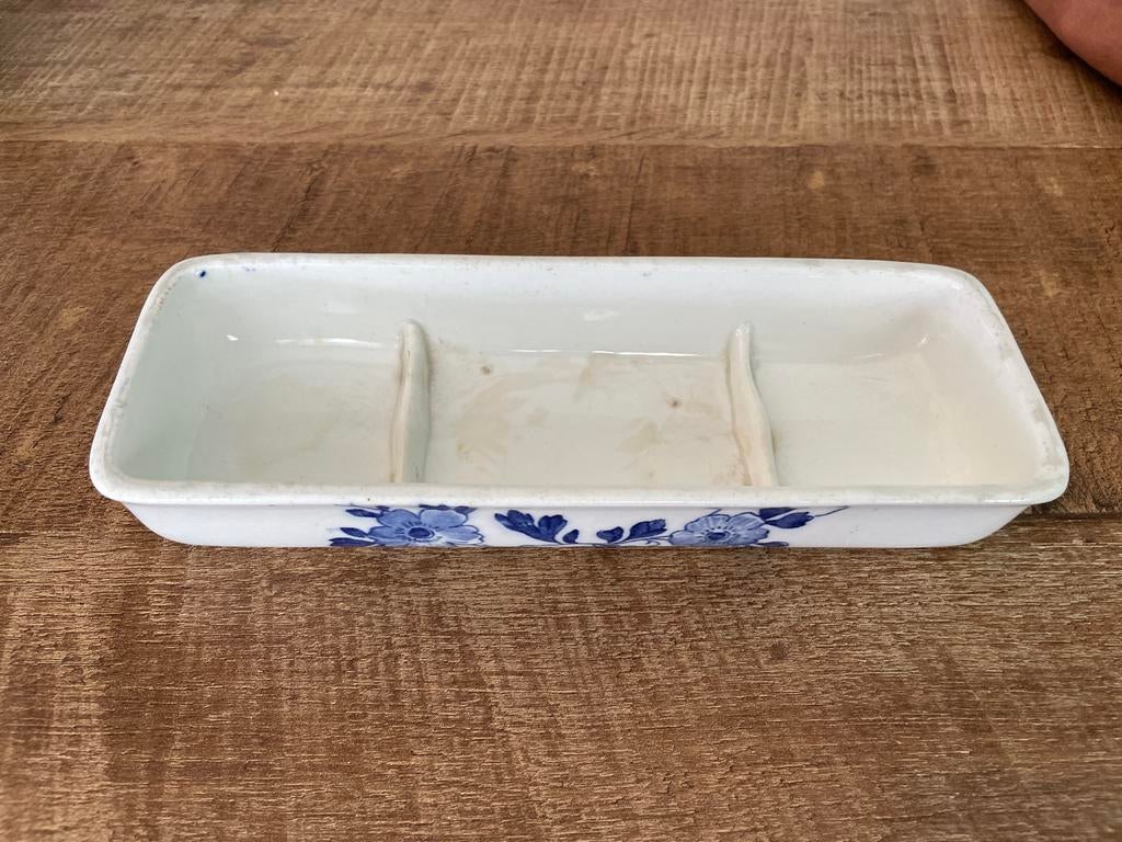 Antieke porseleinen zeepbakje met blauw bloemmotief, Antiek en Kunst, Ophalen