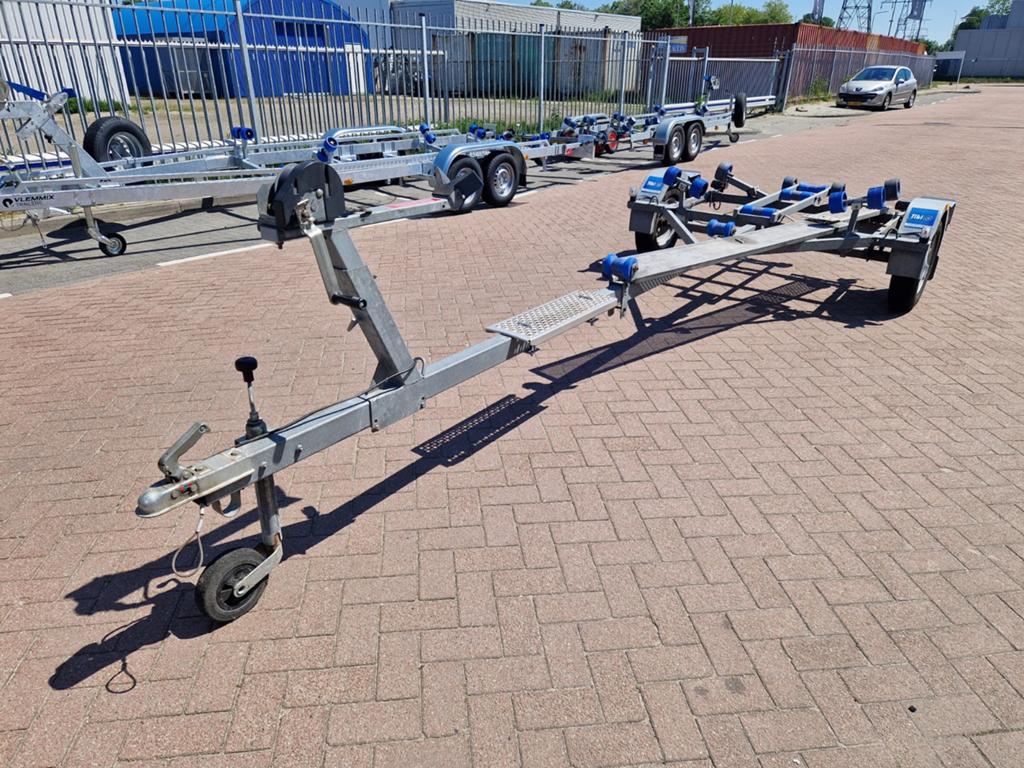 Tiki boottrailer met een 750KG as