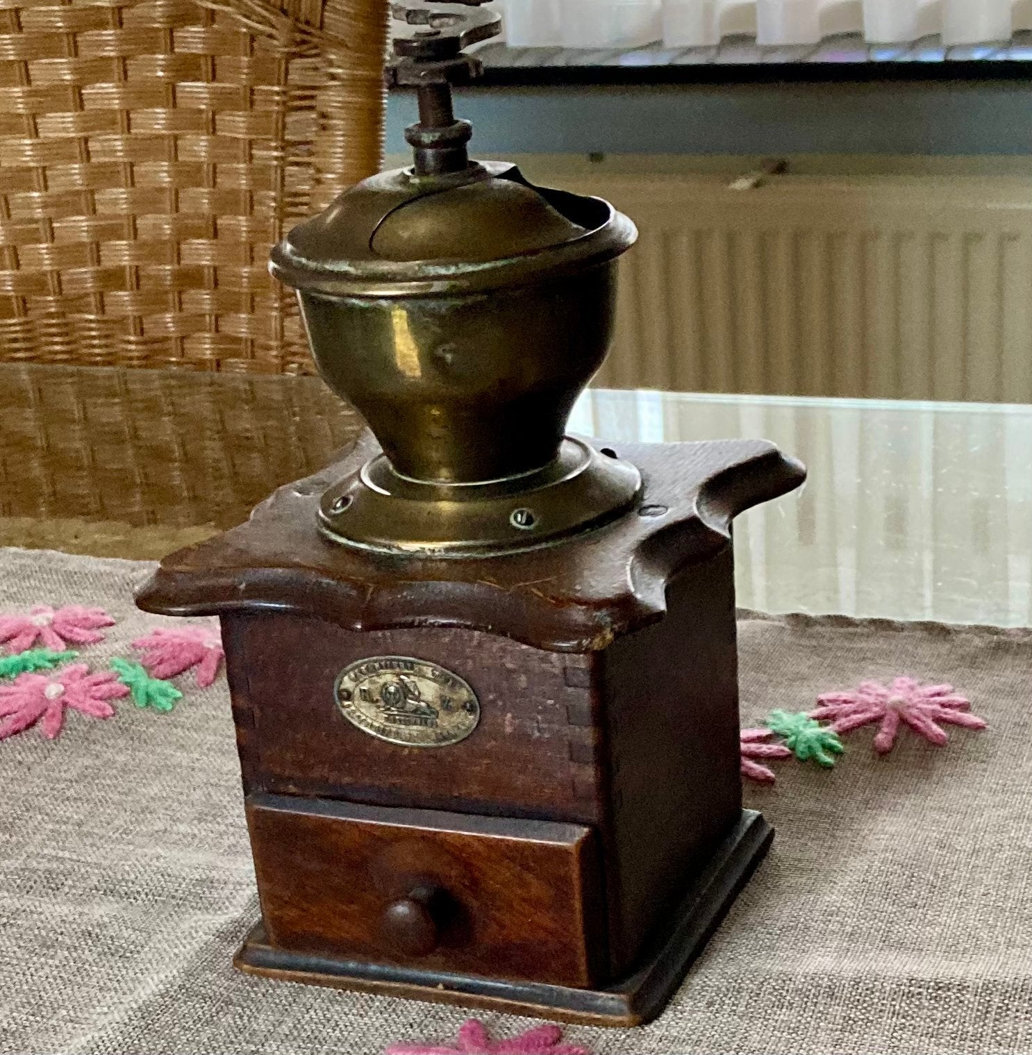 Antieke koffiemolen - Houten handmolen met lade, Ophalen