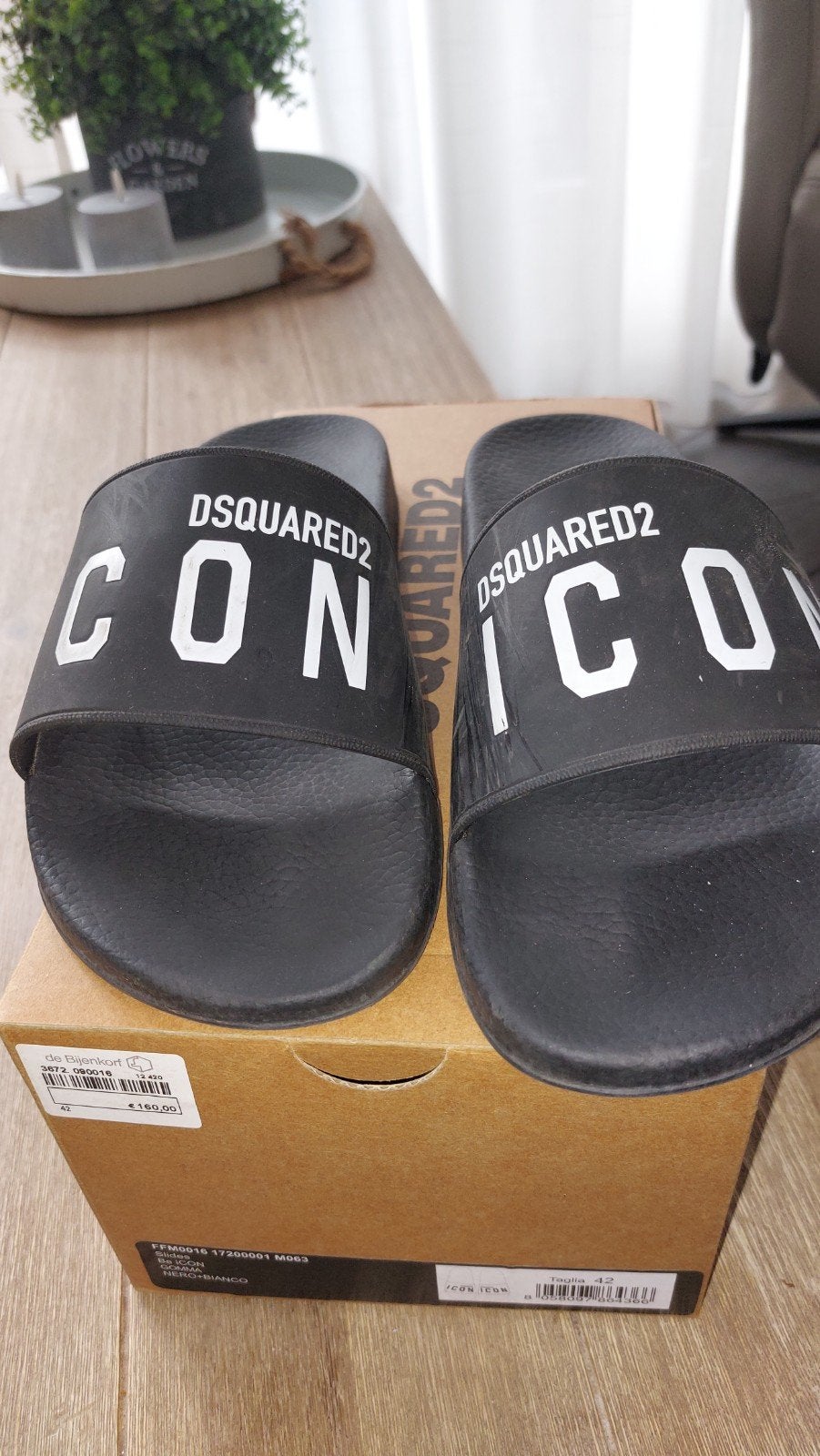 Zeer Nette Badslippers van Dsquared2, Kleding | Heren, Schoenen, Ophalen of Verzenden, Zo goed als nieuw, Zwart