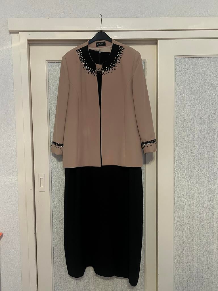 Zwarte jurk met beige jasje en kralen, Kleding | Dames, Gelegenheidskleding, Ophalen, Overige typen, Zwart, Maat 46/48 (XL) of groter