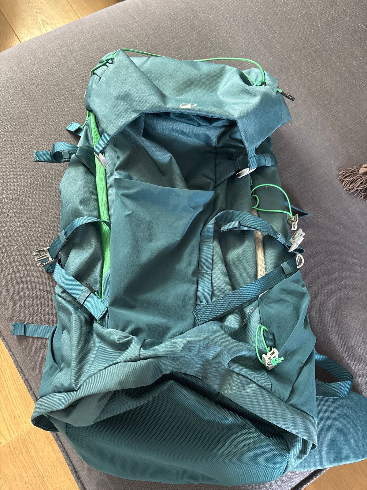 Quechua 40 liter kinder backpack - Zo goed als nieuw, 30 cm of meer, Ophalen of Verzenden, Zo goed als nieuw, 60 tot 80 cm