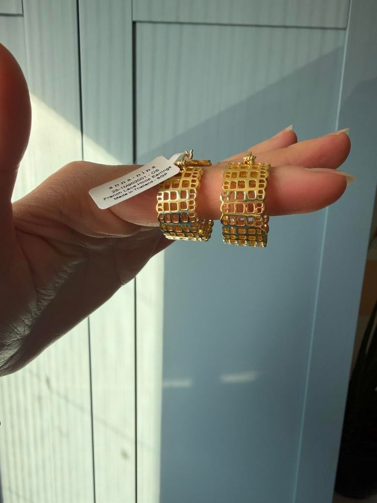 Anna + Nina gold plated hoop earrings, Sieraden, Tassen en Uiterlijk, Ophalen of Verzenden, Nieuw, Goud, Zilver