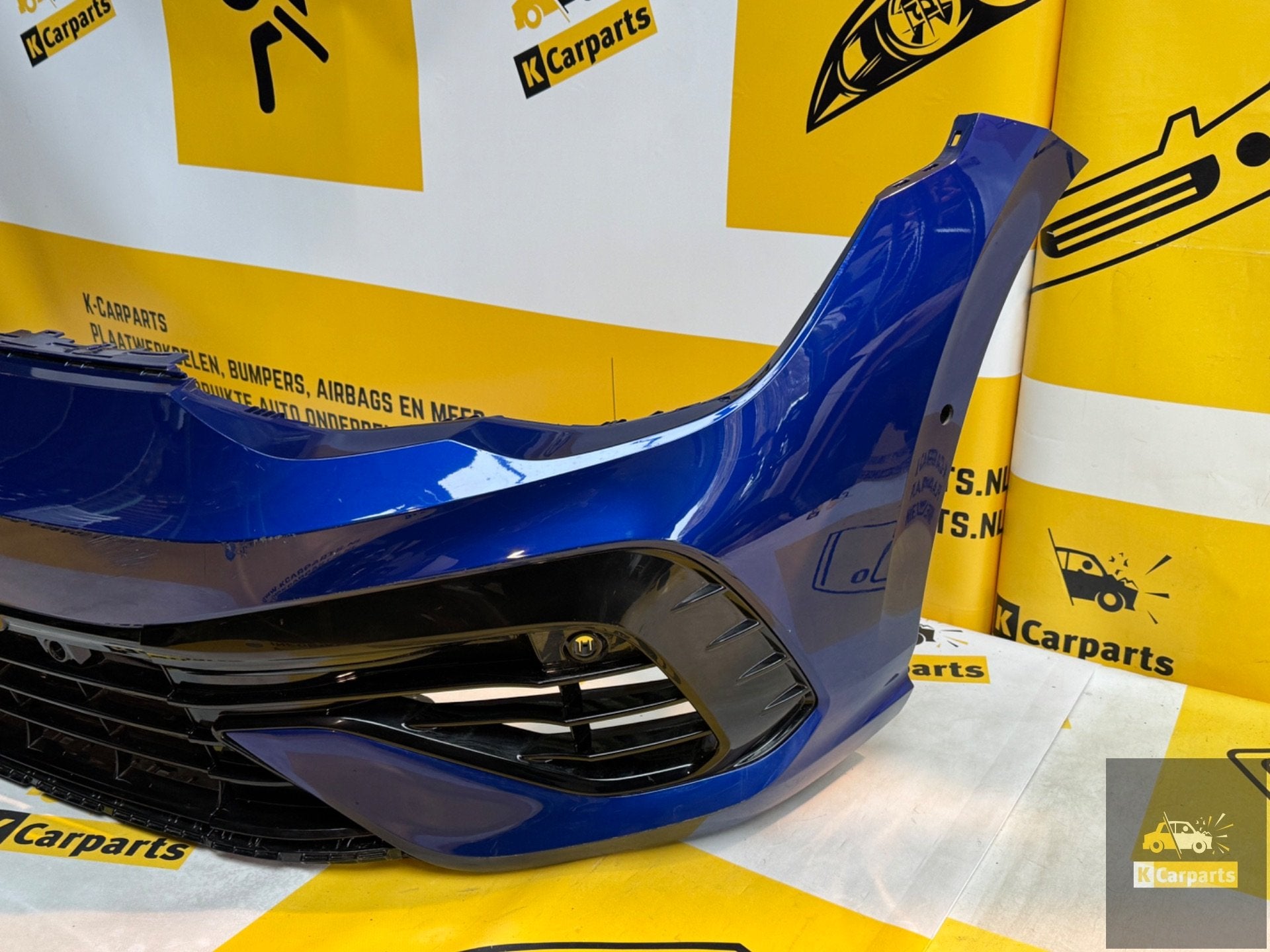 VW GOLF 8R R20 VOORBUMPER 6XPDC LD5K LAPIZ BLUE 5H0807221E, Auto-onderdelen, Gebruikt, Volkswagen AG, Bumper, Berliner Ring 2
38440  Wolfsburg, DE