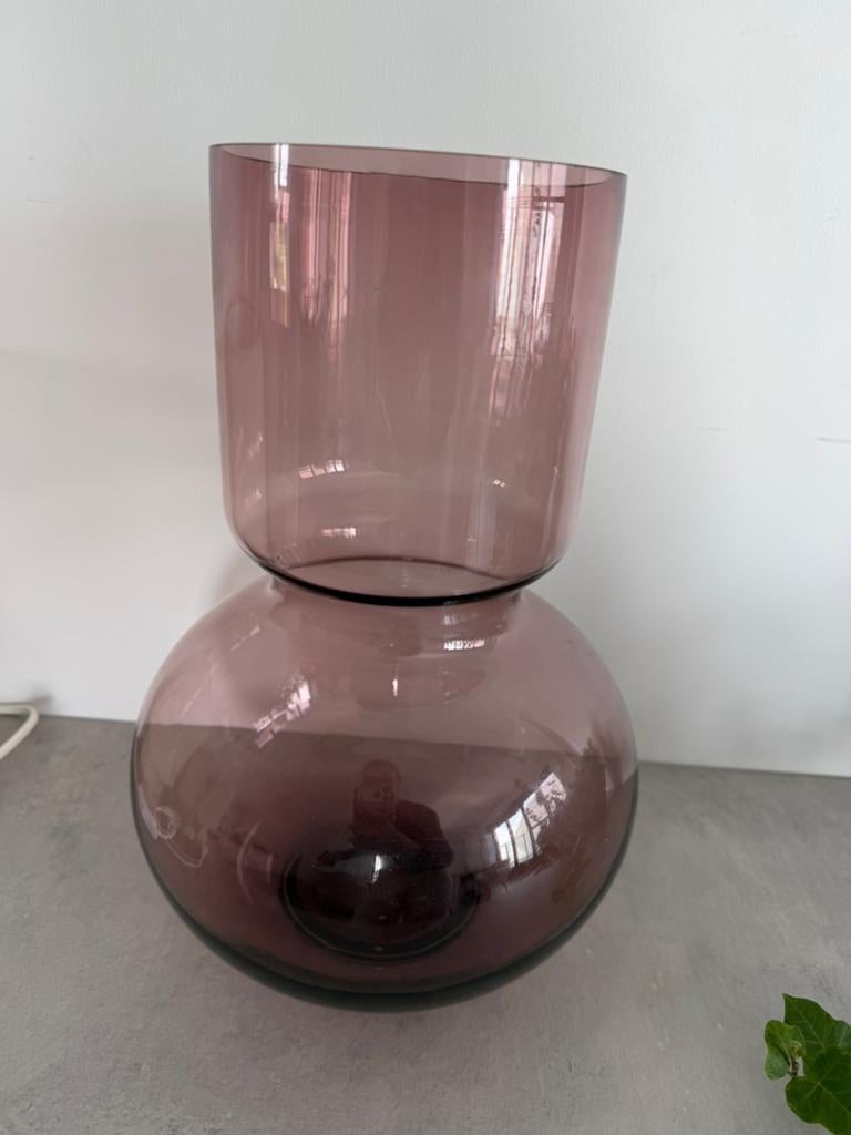 Roze glazen vaas sissy boy, Huis en Inrichting, Woonaccessoires | Vazen, Overige kleuren, Ophalen of Verzenden, Minder dan 50 cm