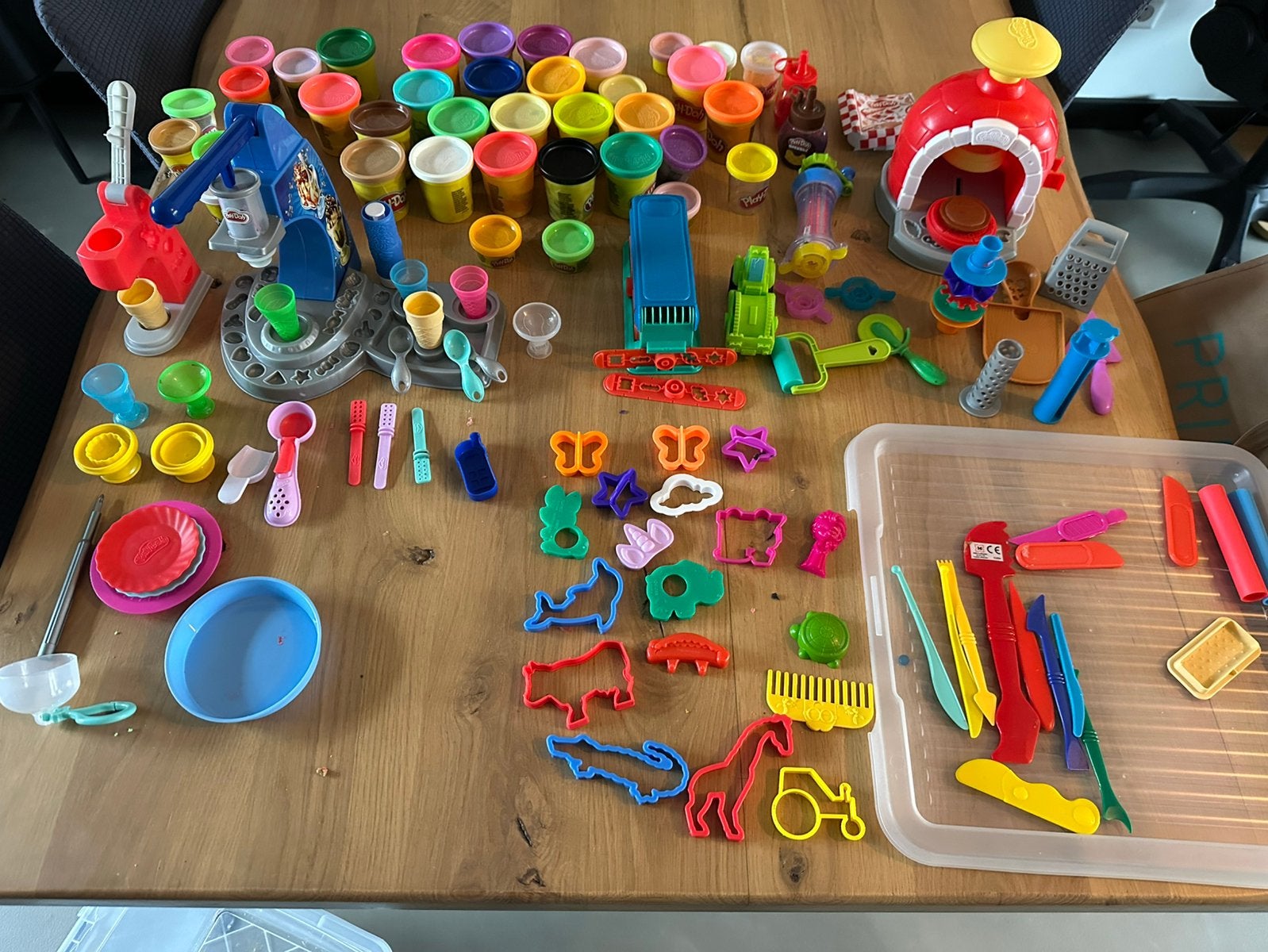 Klei play-doh met veel accesoires, Ophalen of Verzenden, Gebruikt, Knutselen