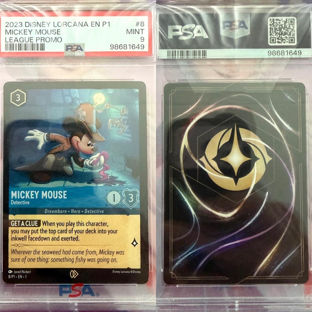 Disney Lorcana Promo - P1-008 - Mickey Mouse - Detective PSA, Ophalen of Verzenden, Nieuw, Losse kaart, Foil