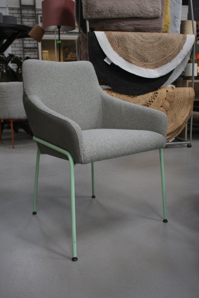 Hippe ronde eettafel + 4 eetkamerstoelen Jess Design, Ophalen, Zo goed als nieuw, Leer, Vier