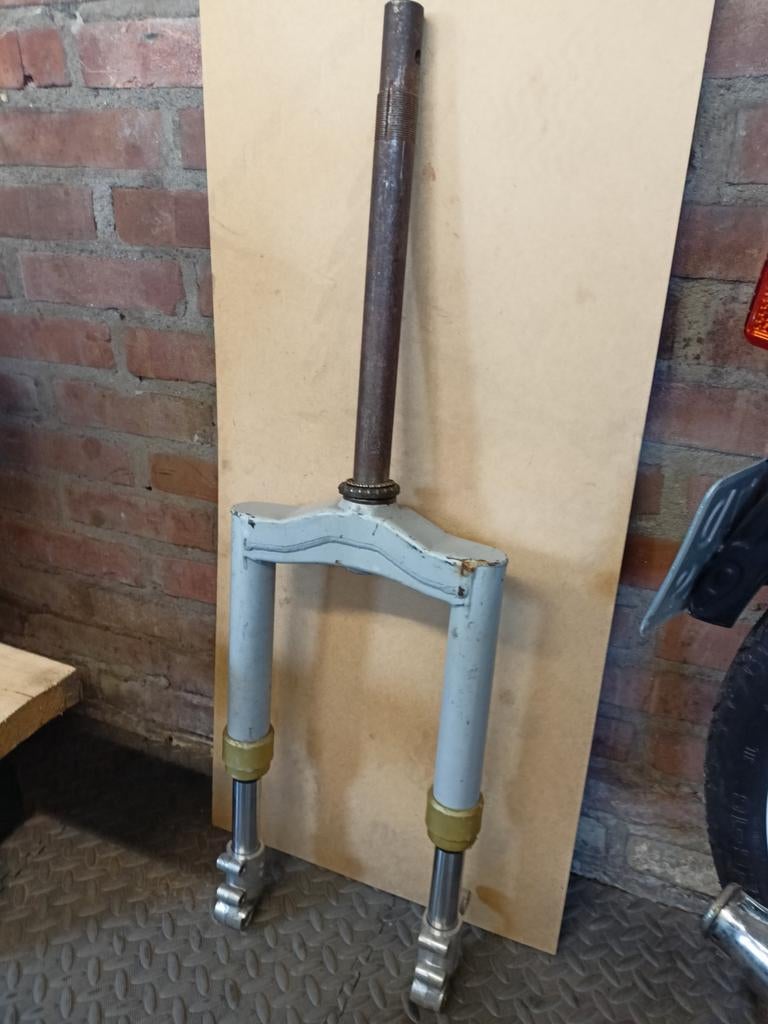 Showa voorvork upside down piaggio? Peugeot? GRATIS!, Fietsen en Brommers, Brommeronderdelen | Scooters, Ophalen, Gebruikt, Overige typen