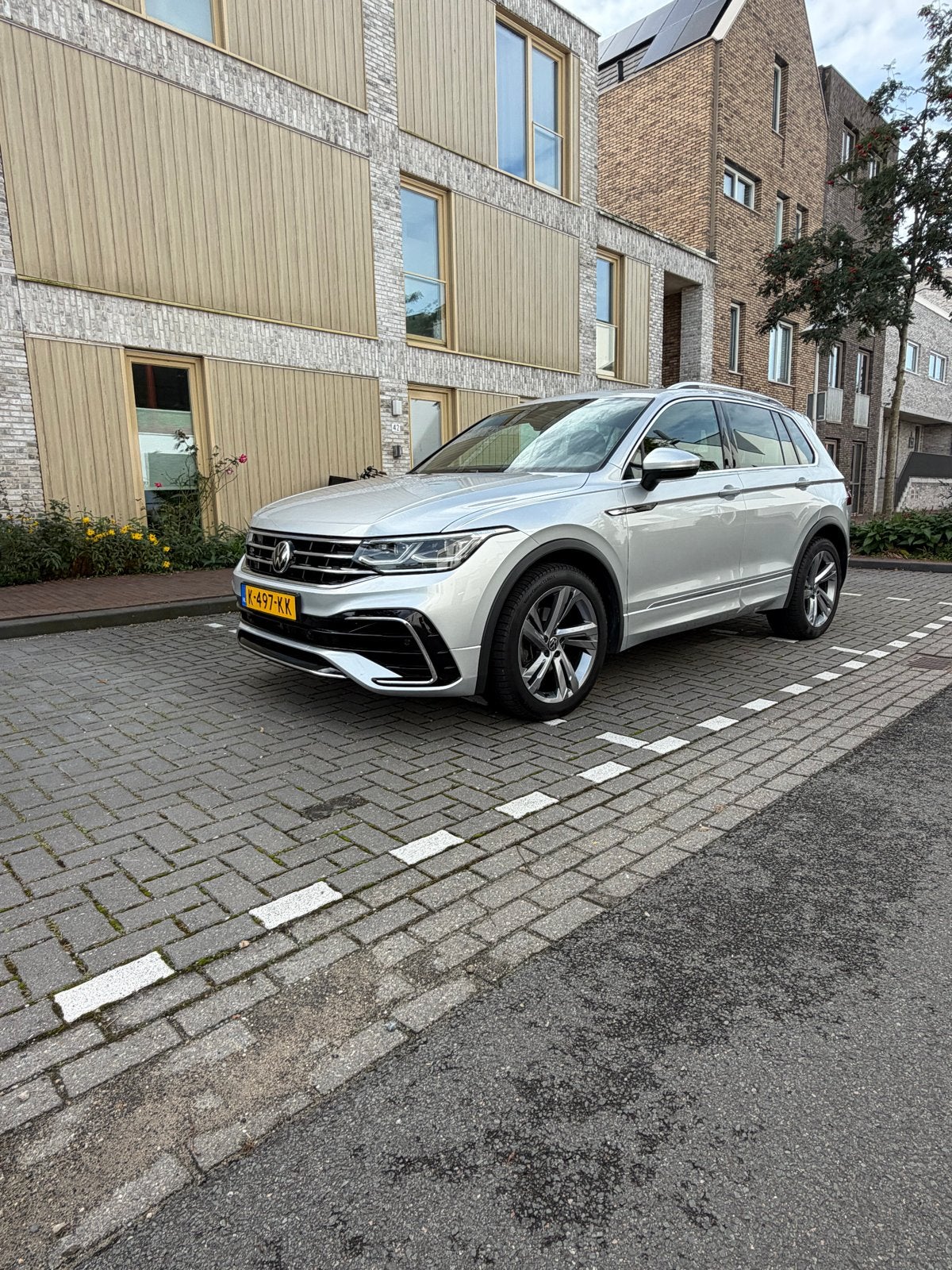 Foto 3 van Volkswagen Tiguan 1.5 TSI ACT 150pk DSG 2021 Grijs