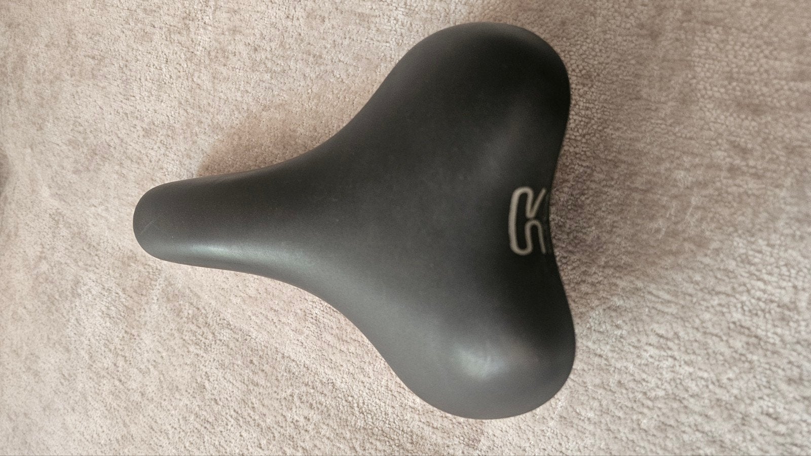 Fietszadel - Zwart met rode accenten, Gebruikt, Kunststof, Zadel, Selle Royal
