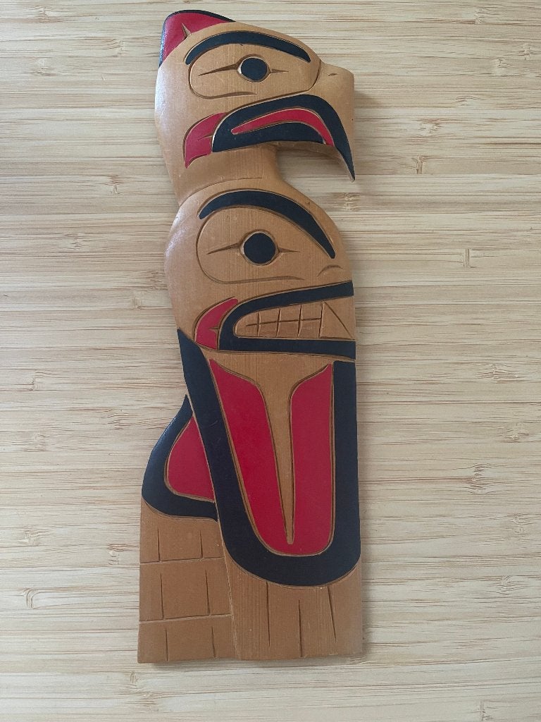 Tom Williams First Nations kunstenaar plaquette totempaal, Antiek en Kunst, Ophalen of Verzenden, 20 - 50 cm, Overige stijlen