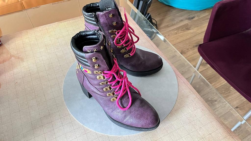 Harry Potter Luna Lovegood laarzen maat 42 EMP paars, Overige kleuren, Lage of Enkellaarzen, Ophalen of Verzenden, Zo goed als nieuw