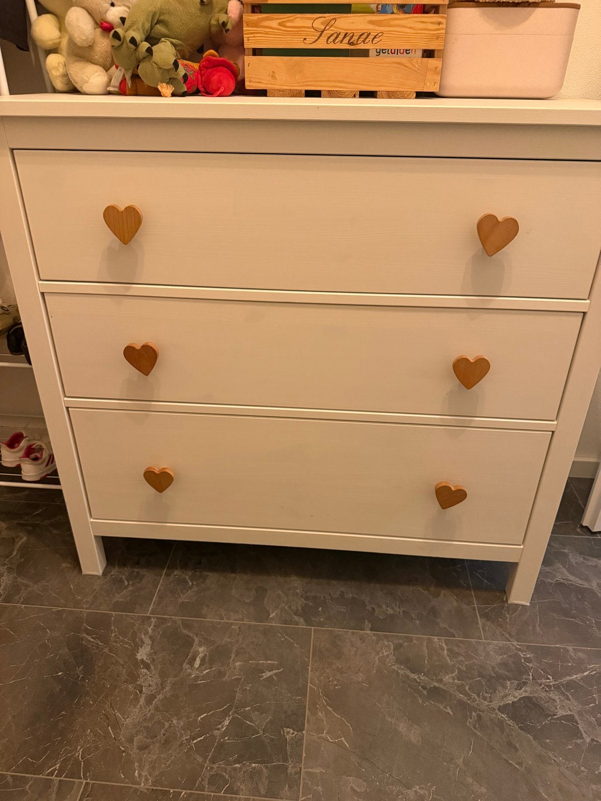 Commode met 3 laden en hartvormige knoppen, Huis en Inrichting, Ophalen, Gebruikt, 100 tot 150 cm, 50 tot 100 cm