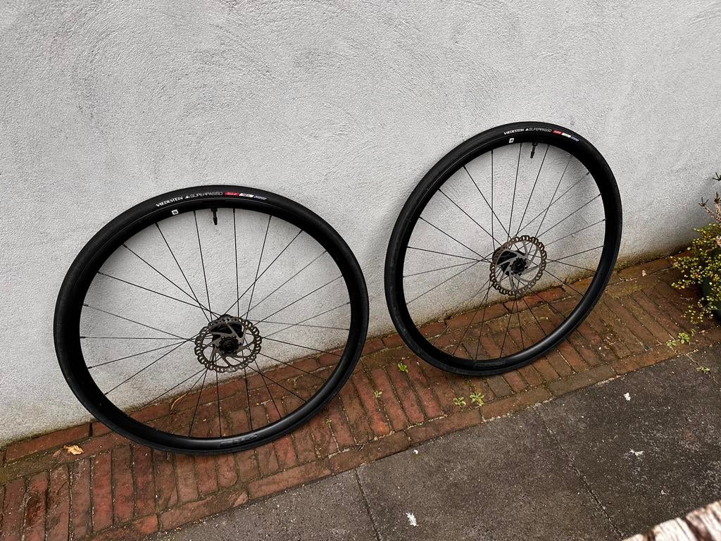 2 wielrenwielen, 28 inch. Tubeless., Fietsen en Brommers, Fietsonderdelen, Ophalen of Verzenden, Gebruikt, Racefiets, Overige materialen