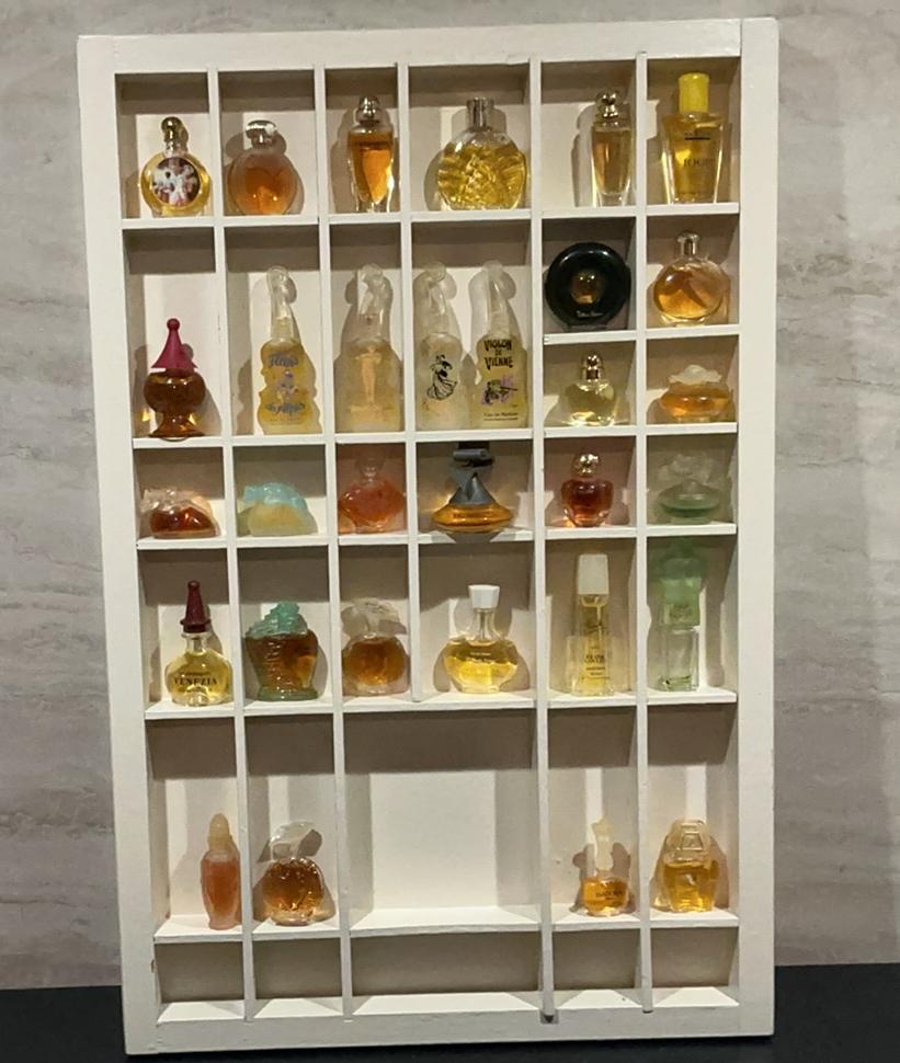 Verzameling van 31 Miniatuur Parfumflesjes, Verzenden, Gebruikt