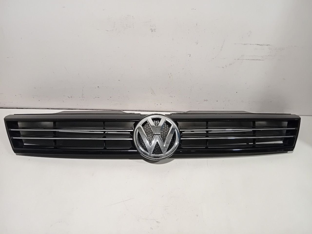 Grille Volkswagen Jetta, Onderdelen@venauto.nl, Van der Ven Autorecycling B.V., Gebruikt, Ettenseweg 76, 4706 PB Roosendaal, The Netherlands