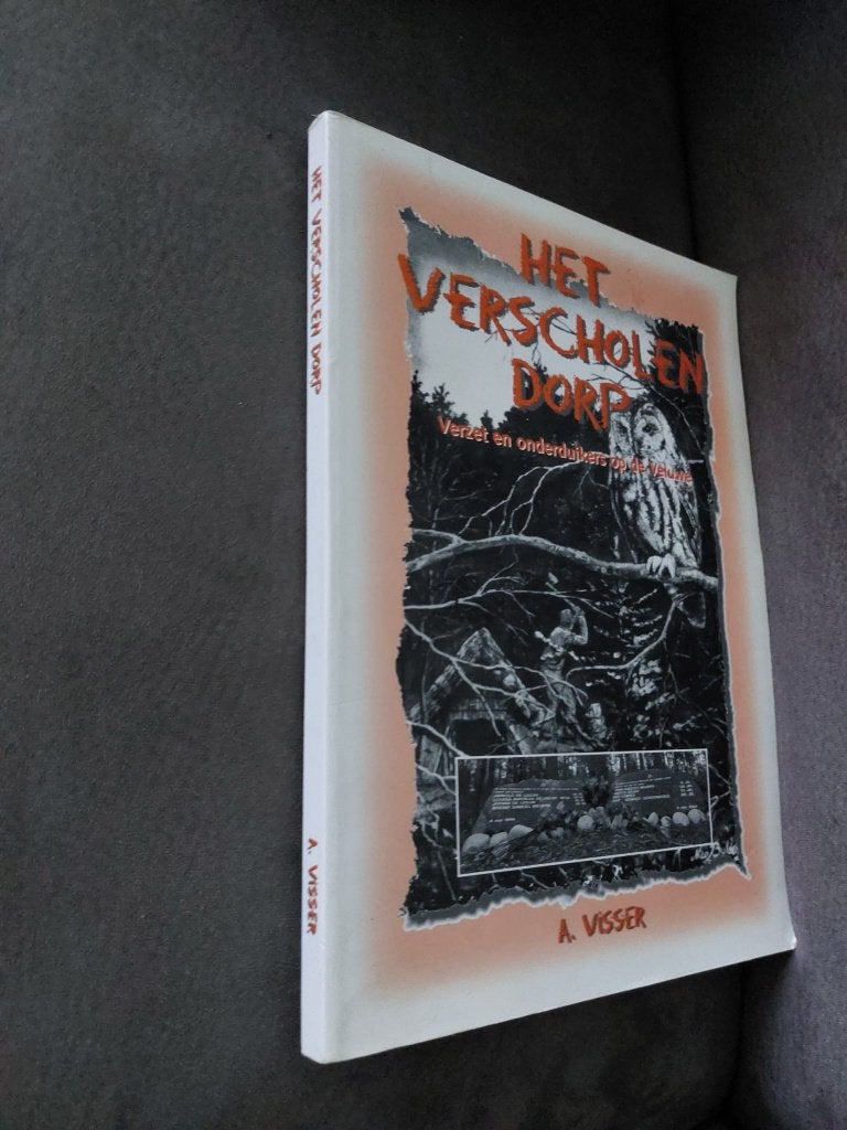Het verscholen dorp Onderduikershol A. Visser, Boeken, Ophalen of Verzenden, Tweede Wereldoorlog, Gelezen