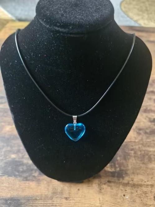 Ketting Met lichtblauw stenen hart h3, Sieraden, Tassen en Uiterlijk, Kettingen, Verstelbaar, Blauw, Onbekend, Ophalen of Verzenden