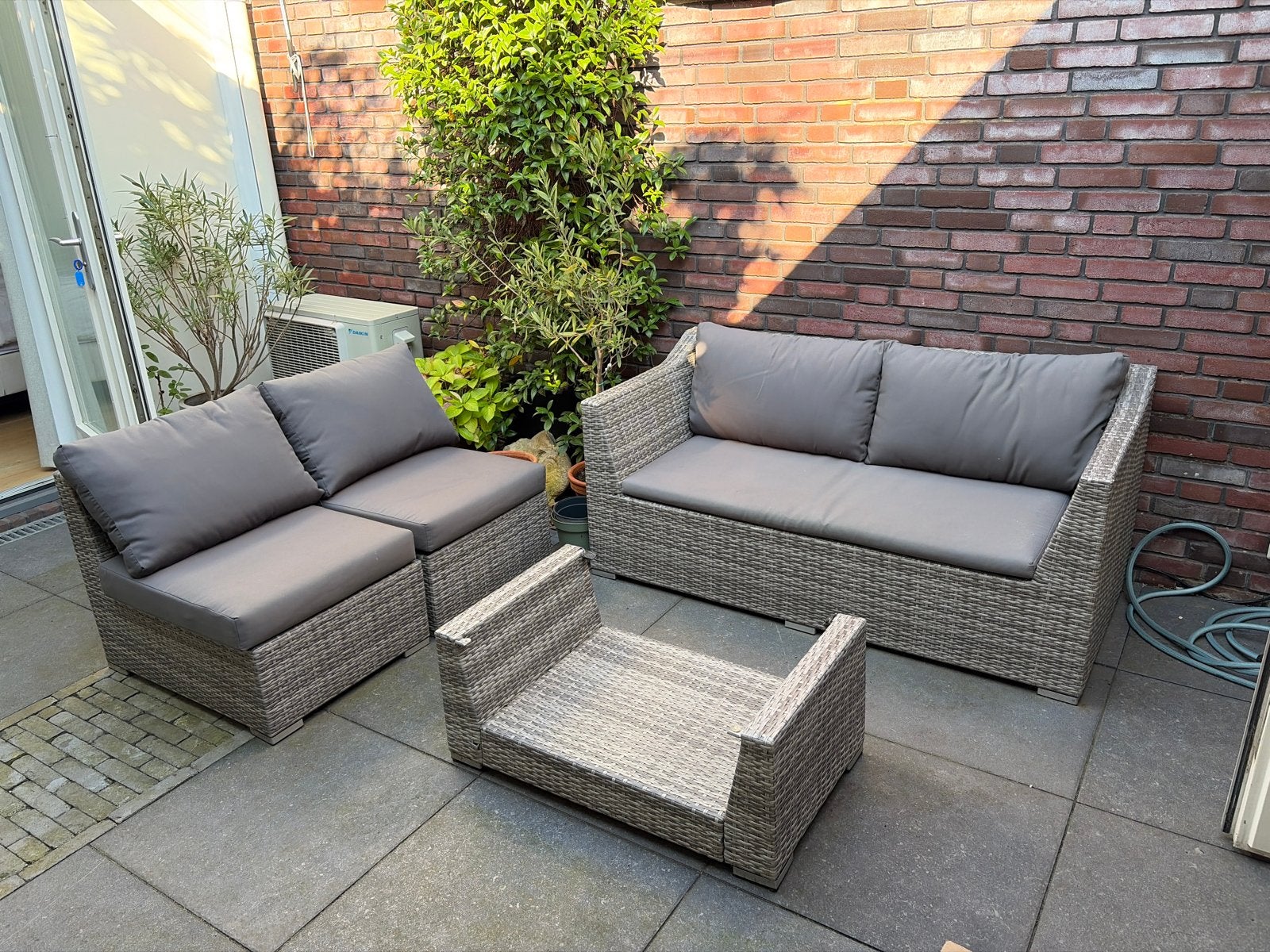 Comfortabele Wicker Loungeset met Kussens, Ophalen, 5 zitplaatsen, Zo goed als nieuw, Loungeset