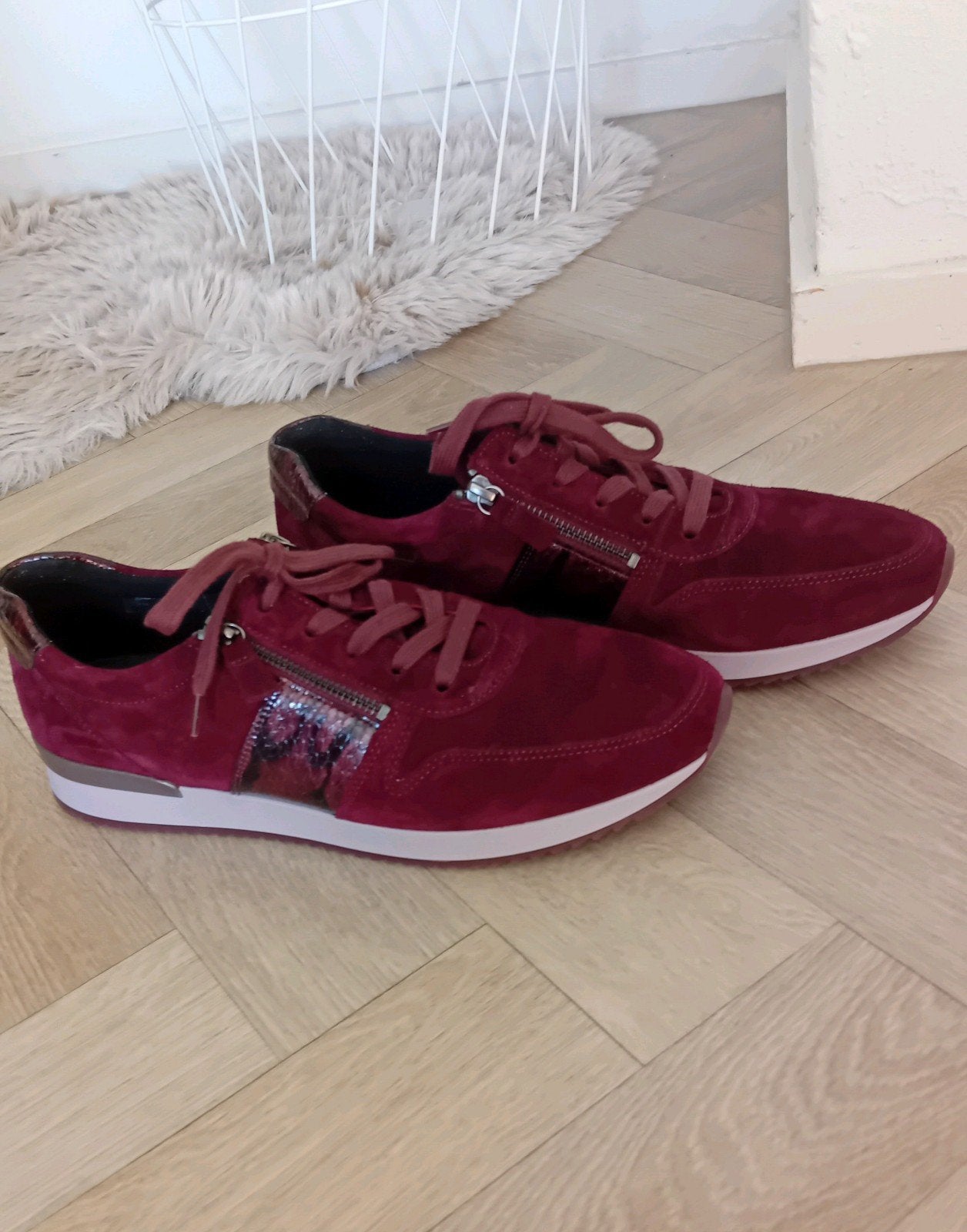 Gabor sneakers bordeaux slangenprint suede leer 9,5/44=, Gabor, Nieuw, Ophalen of Verzenden, Sneakers of Gympen