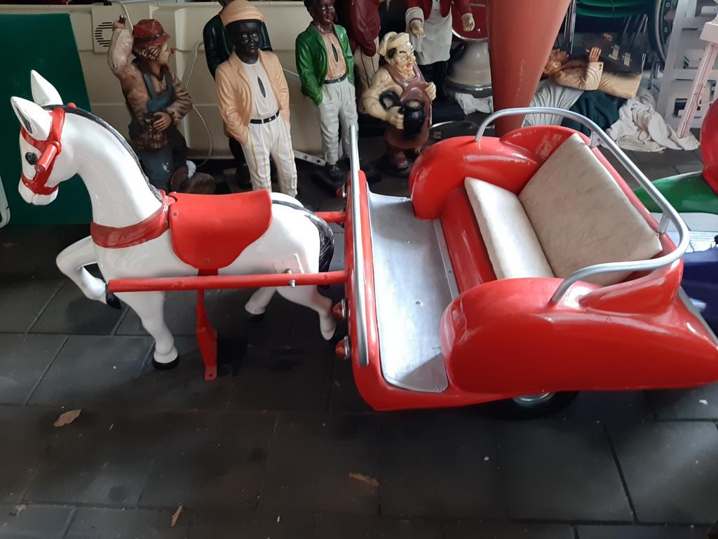 Nette draaimolen paardje met karretje 2 zitter, Ophalen, Gebruikt