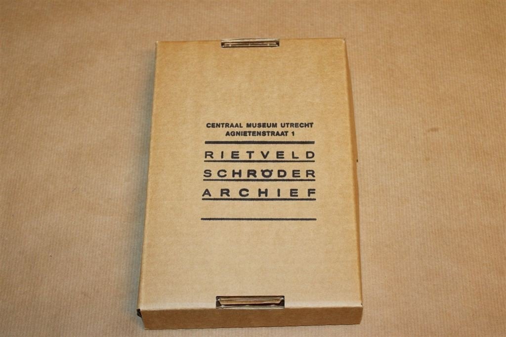 Rietveld Schroder Archief — Catalogus 1988, in Doos, Boeken, Ophalen of Verzenden, Gelezen, Architecten