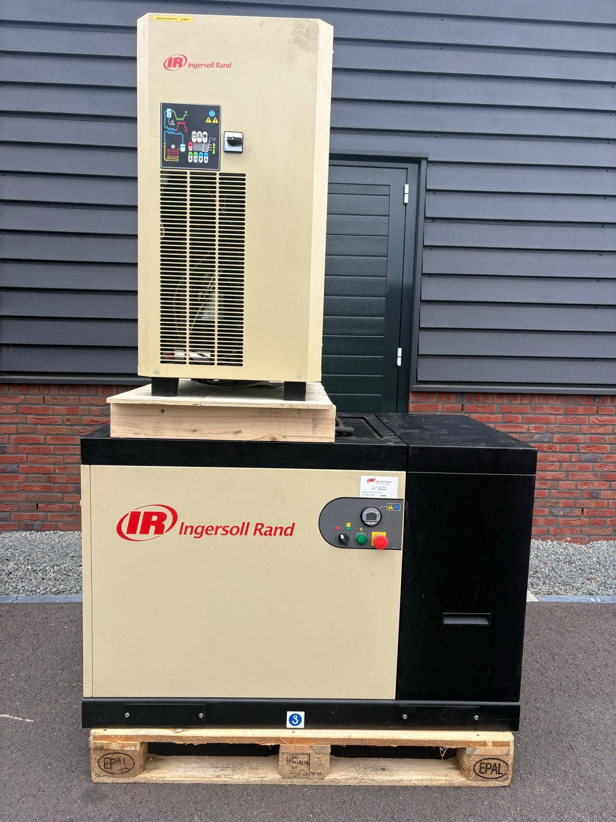 Energiezuinige Ingersoll Rand UNIGY Schroefcompressor, Ophalen, Geluidgedempt, Gebruikt, 800 liter/min of meer