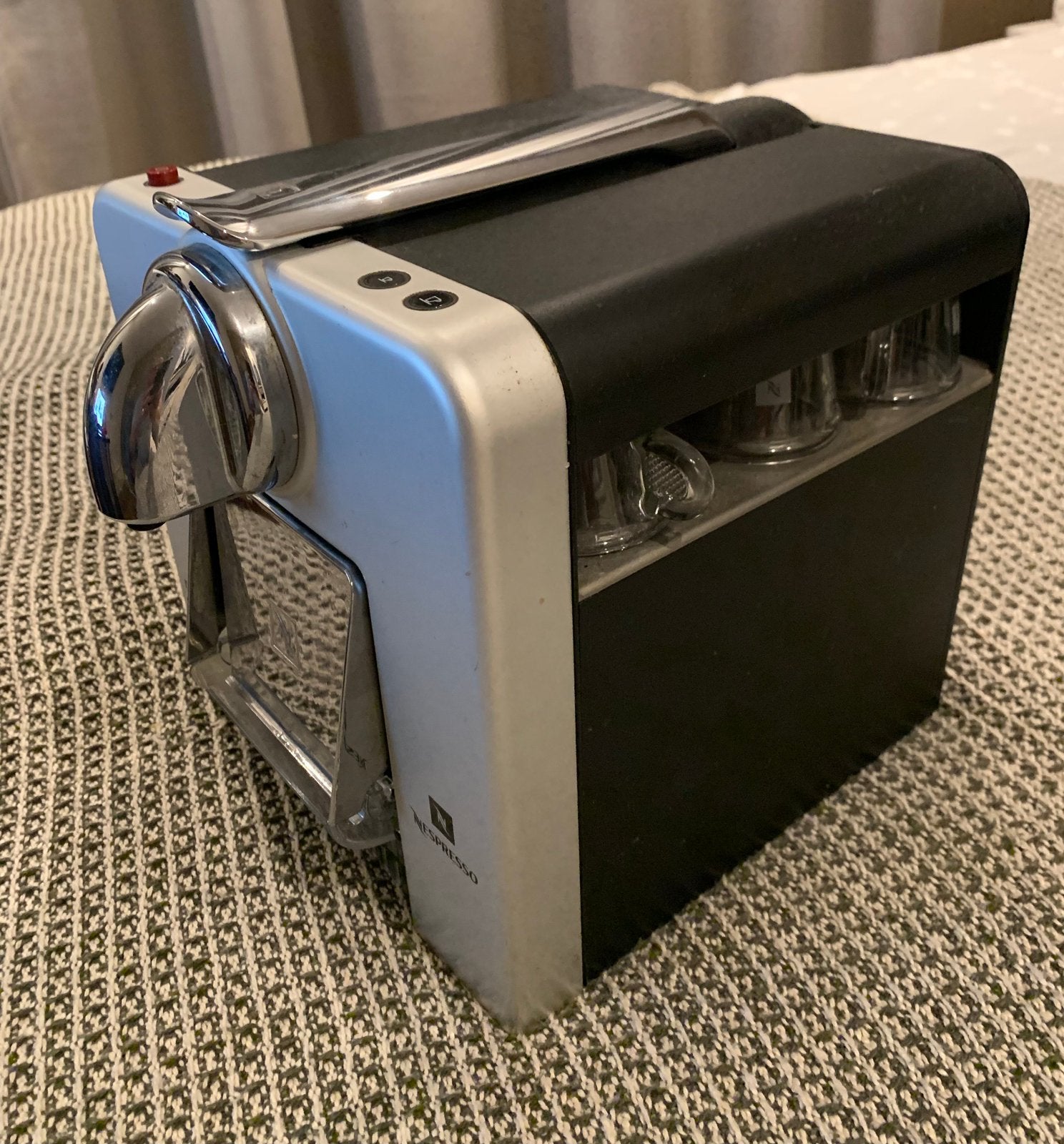 Magimix Nespresso M220 Le Cube zilver, Ophalen of Verzenden, Zo goed als nieuw, Espresso apparaat