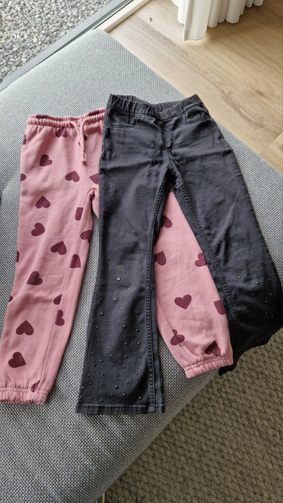 Meisjes kledingpakket: 1 broek en 2 jasjes/vestjes, Kinderen en Baby's, Ophalen of Verzenden, Gebruikt, Meisje, Setje