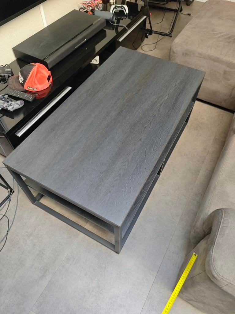 Salontafel met metalen frame en houtlook blad, 100 tot 150 cm, Modern, Industrieel, 50 tot 100 cm, Zo goed als nieuw
