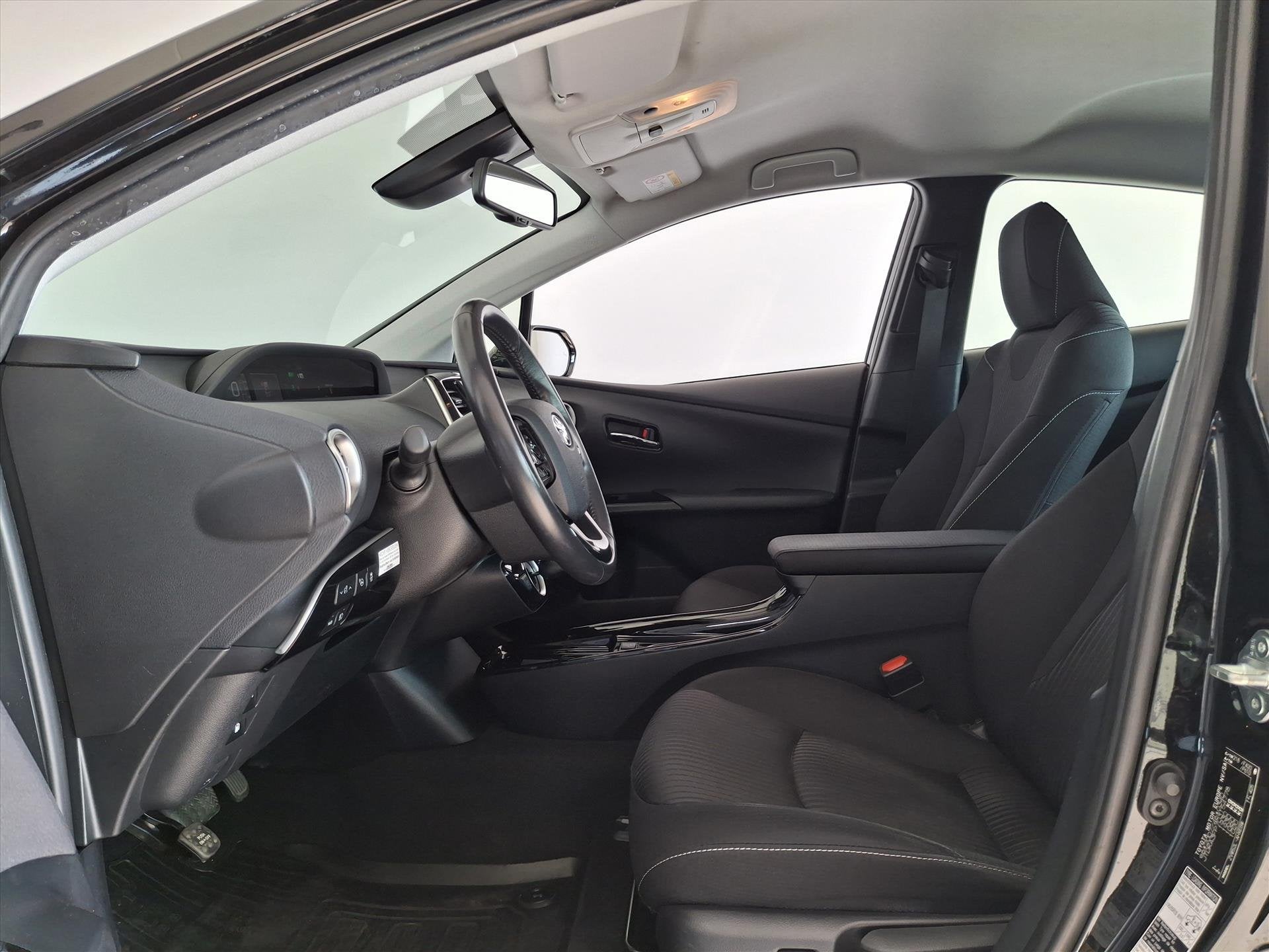 Toyota Prius 1.8 Plug-in Hybrid 122PK Executive AUTOMAAT HUD, Auto's, Stof, Gebruikt, 1505 kg, Zwart