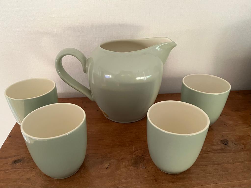 Oude kan met 4 bekers Regina Gouda Holland, Huis en Inrichting, Keuken | Servies, Ophalen of Verzenden, Zo goed als nieuw, Overige stijlen