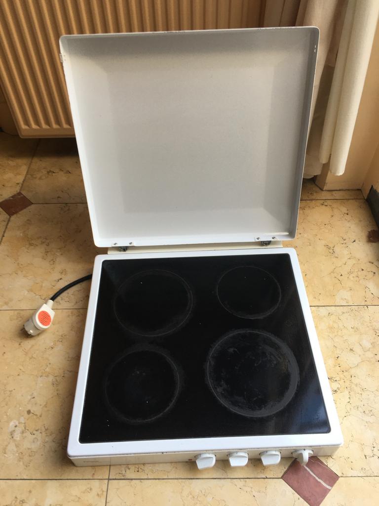 Elektrische kookplaat met 4 zones en deksel, Witgoed en Apparatuur, Kookplaten, Gebruikt, Vrijstaand, Elektrisch, 4 kookzones