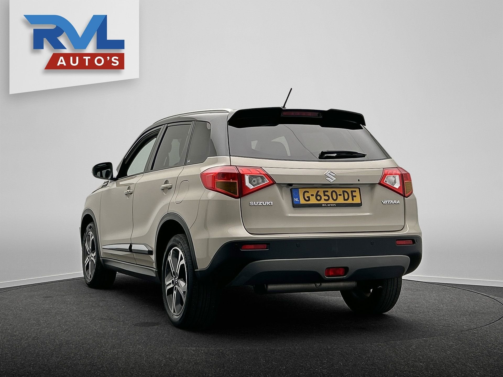 Suzuki Vitara 1.6 High Executive | Panoramadak | Leder | Cam, Voorwielaandrijving, Gebruikt, 4 cilinders, 400 kg