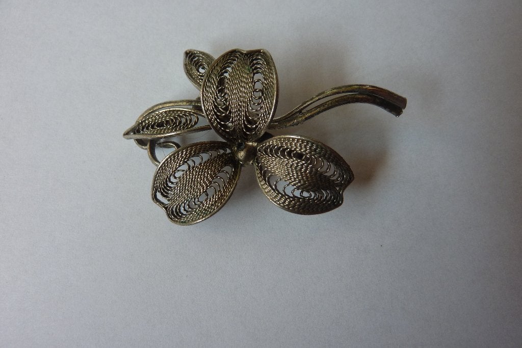 vintage broche bloem filligraan, Sieraden, Tassen en Uiterlijk, Broches, Overige materialen, 4 tot 7 cm, Gebruikt, Ophalen of Verzenden