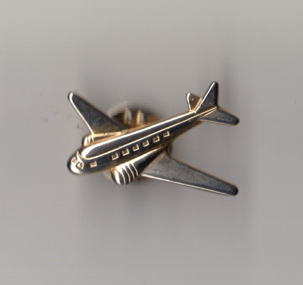 Douglas DC-3 Vliegtuig pin, Niet vindbaar, Niet vindbaar, Zo goed als nieuw, Patch, Badge of Embleem