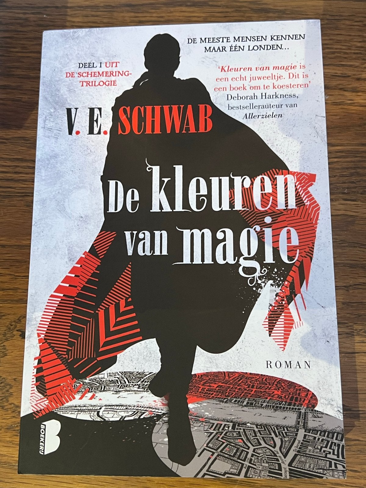 De kleuren van magie - V.E. Schwab (Deel 1), Ophalen of Verzenden, Nieuw
