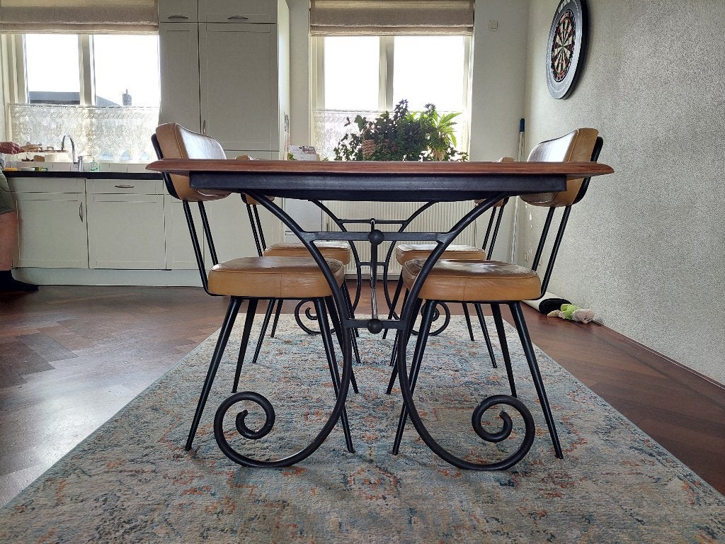 Eettafel Sheeshamhout met Smeedijzeren Onderstel met stoelen, Gebruikt, 50 tot 100 cm, 150 tot 200 cm, Vier personen