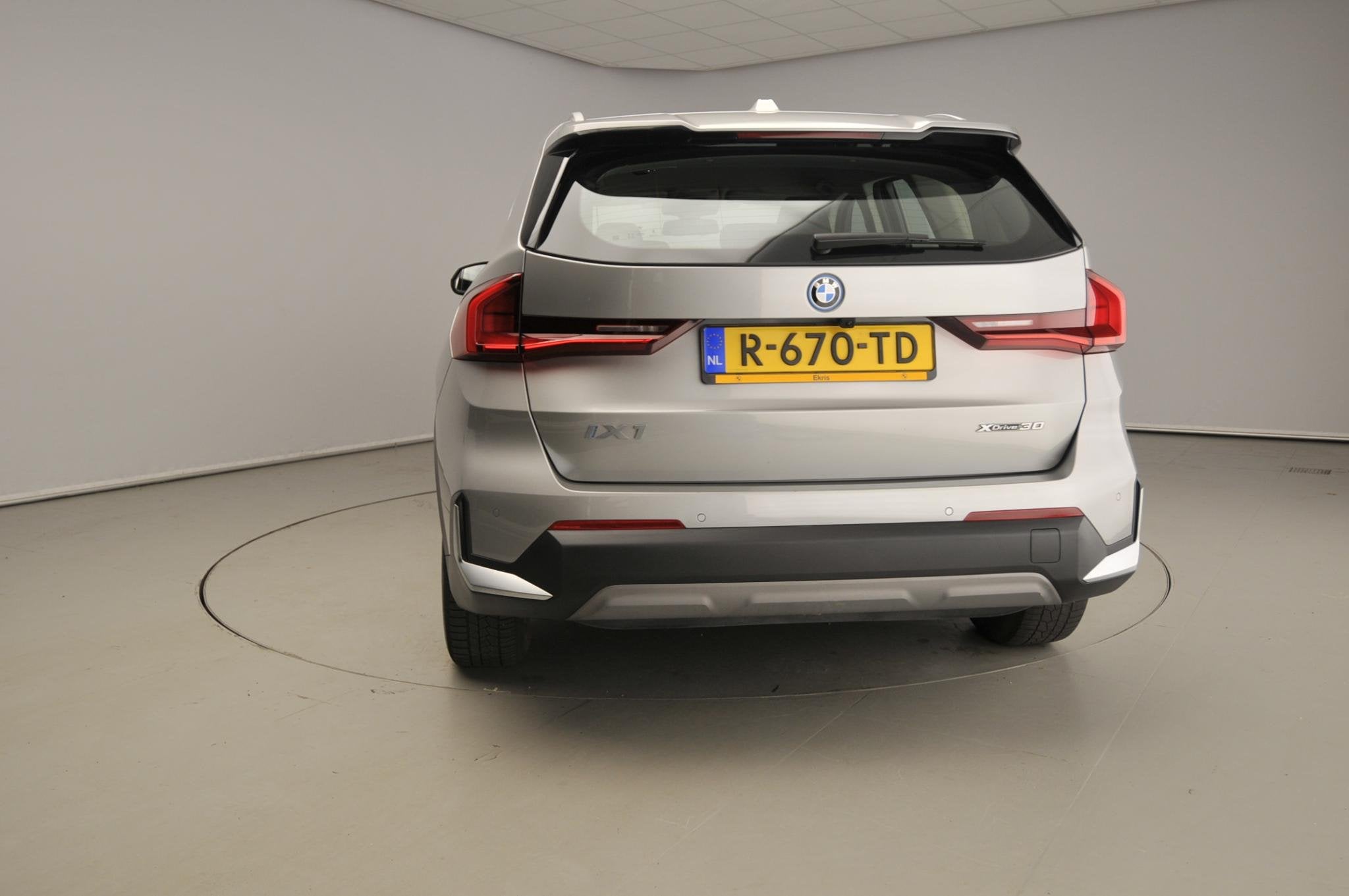 BMW iX1 xDrive30 | LED | Navigatie | Active cruise | Trekhaa, Auto's, 12 maanden, Stof, Gebruikt, 225 min