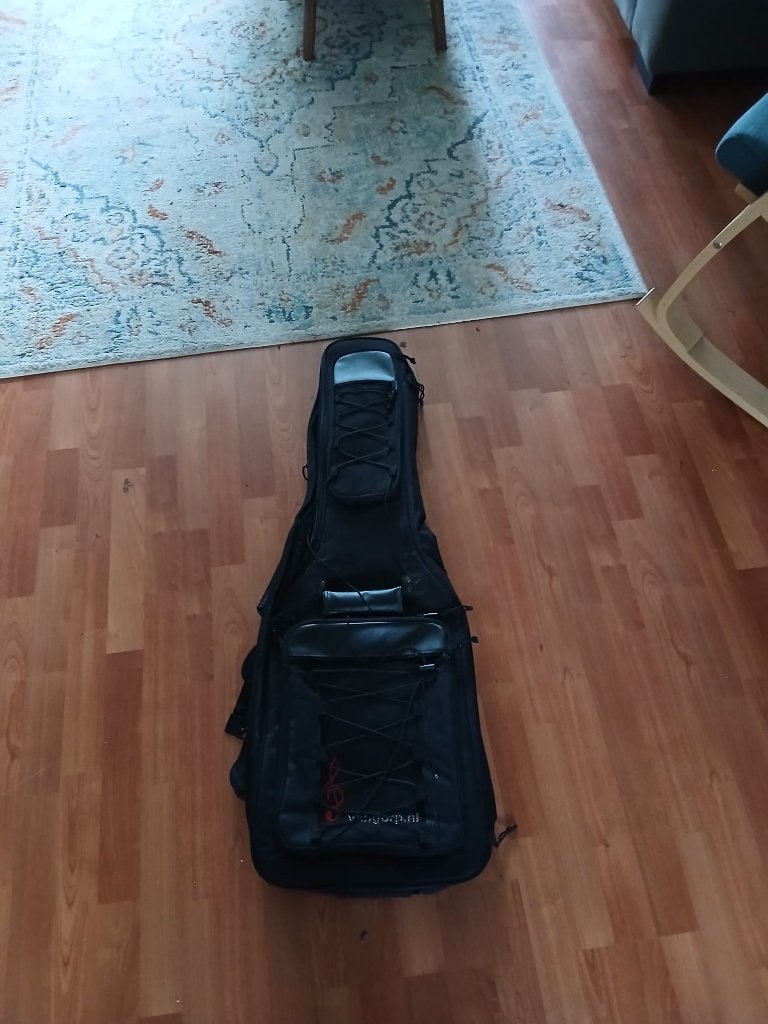 Foto 12 van Yamaha Pacifica PAC112J  Fender Super Champ XD + accessoires