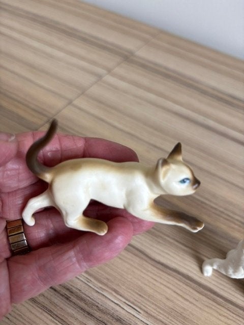 Set van 7 vintage porseleinen katten beeldjes - miniaturen, Ophalen of Verzenden, Zo goed als nieuw, Dier