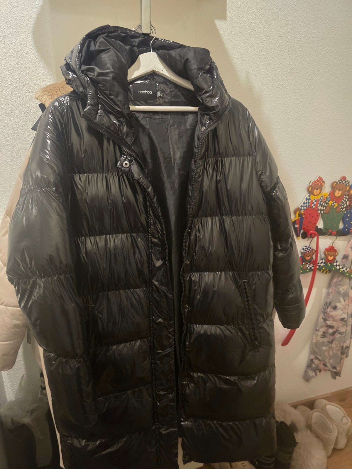 Lange zwarte Boohoo puffer jas, maat M, Kleding | Dames, Jassen | Winter, Maat 38/40 (M), Verzenden, Zo goed als nieuw, Boohoo