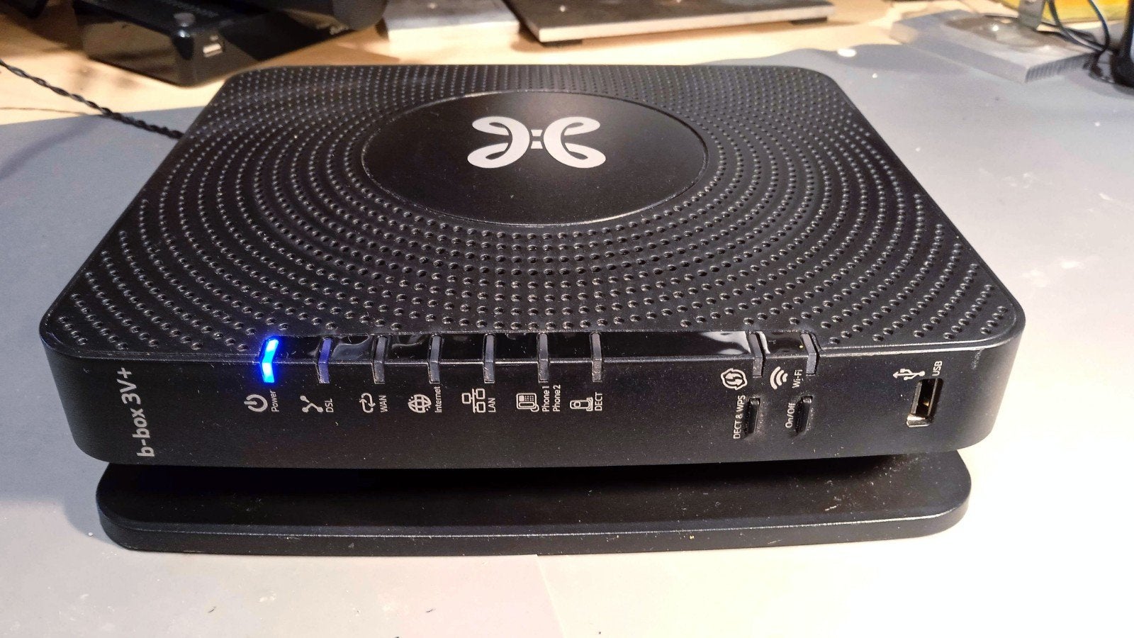 Sagemcom b-box 3V+ (b-box 3 Vplus) Modem / Router, Computers en Software, Ophalen of Verzenden, Zo goed als nieuw, Router met modem
