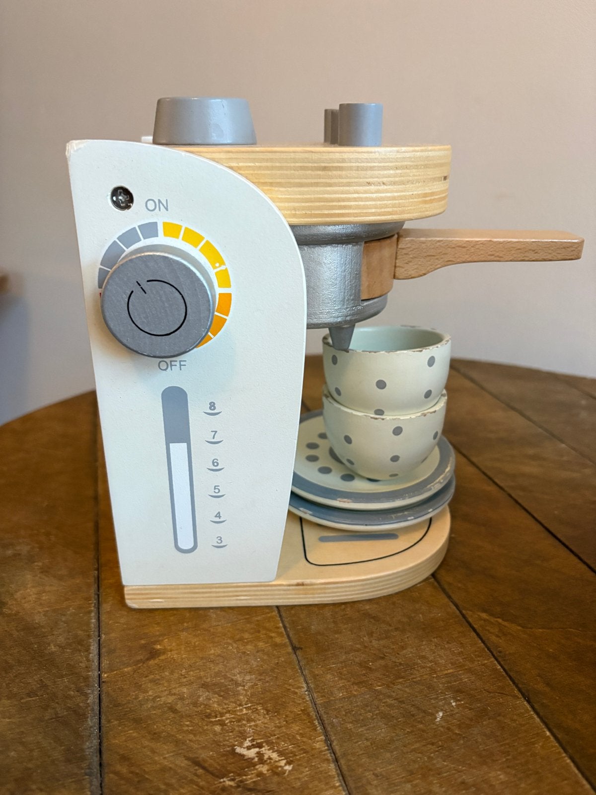 Houten speelgoed koffiezetapparaat met accessoires, Kinderen en Baby's, Speelgoed | Houten speelgoed, Ophalen, Gebruikt, Meubelstuk of Keukentje