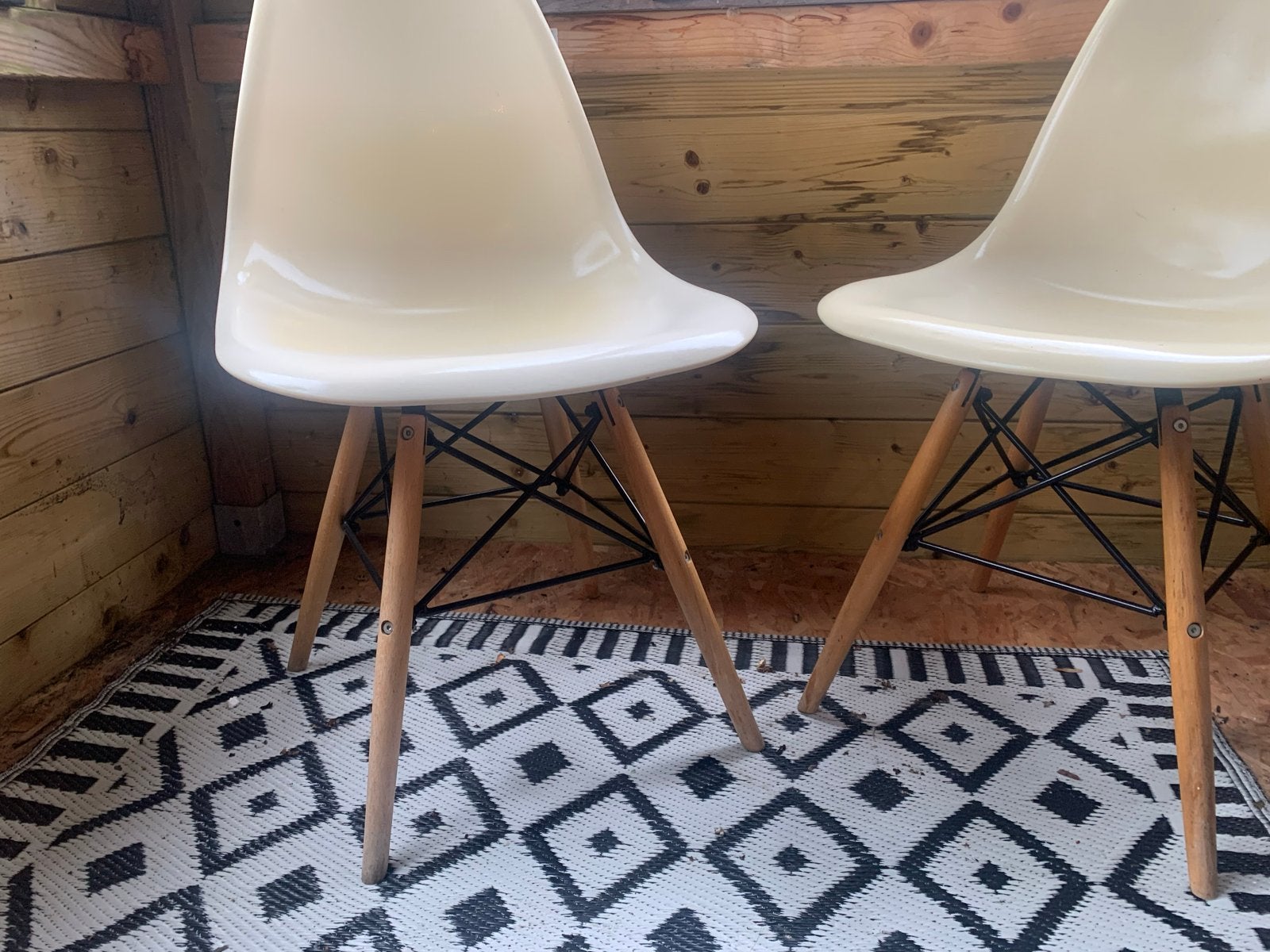 Twee vintage stoelen - Eames DSW stijl, Gebruikt, Twee, Wit, Ophalen of Verzenden