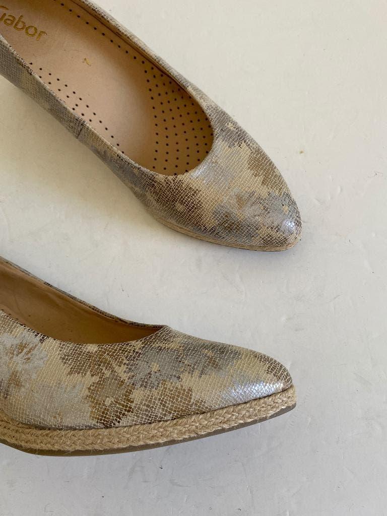 K178 Gabor mt. 40 leren pumps schoenen sleehak beige/goud, Kleding | Dames, Schoenen, Beige, Gabor, Ophalen of Verzenden, Zo goed als nieuw