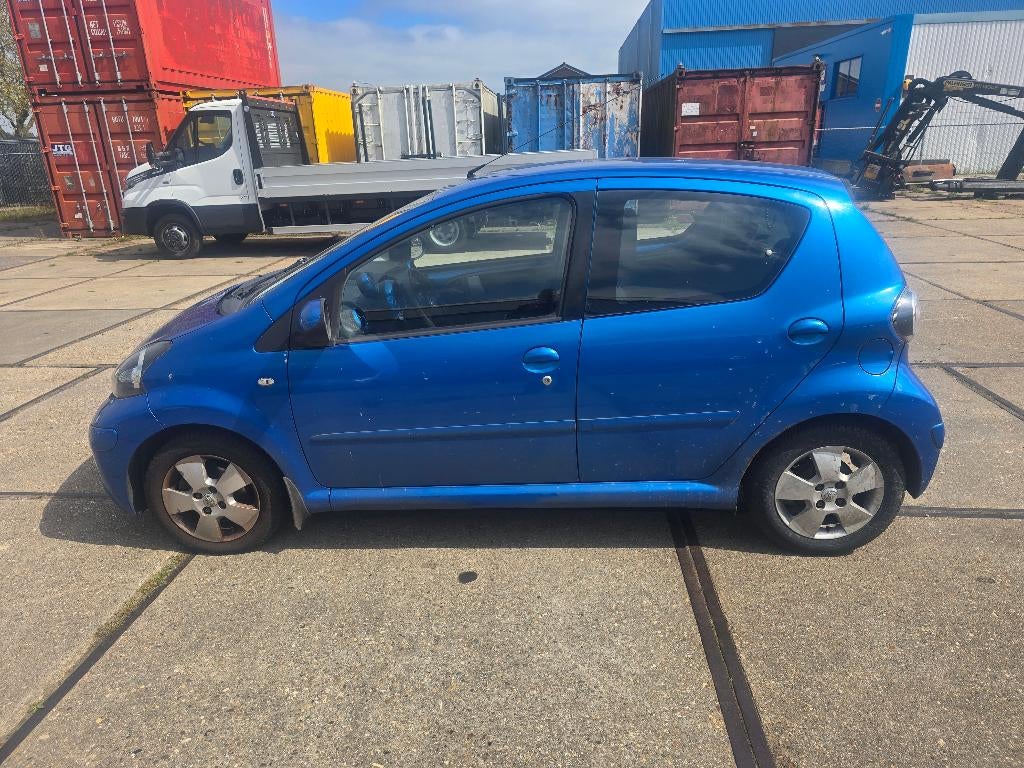 Toyota Aygo 1.0 12V Vvt-i 5DRS 2010 Blauw, Voorwielaandrijving, 68 pk, Origineel Nederlands, Handgeschakeld